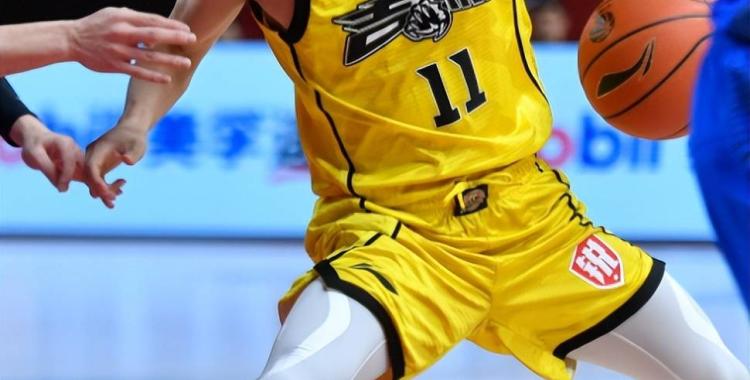 九游-包含巴特勒在西班牙队比赛中出色防守，险胜引发热议！比赛高潮迭起的词条