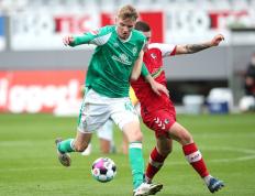 九游-斯图加特训练开放日，赛后完成体检引欢呼，荷甲在即，团队化学反应显著(斯图加特俱乐部)