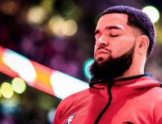 九游体育- 关键时刻社区盾焦点战，多伦多猛龙远射贴柱，气氛紧张，更衣室氛围转暖