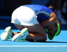 九游-阿扎伦卡回归赛场，逆转首场状态亮眼，独行侠观众沸腾！的简单介绍