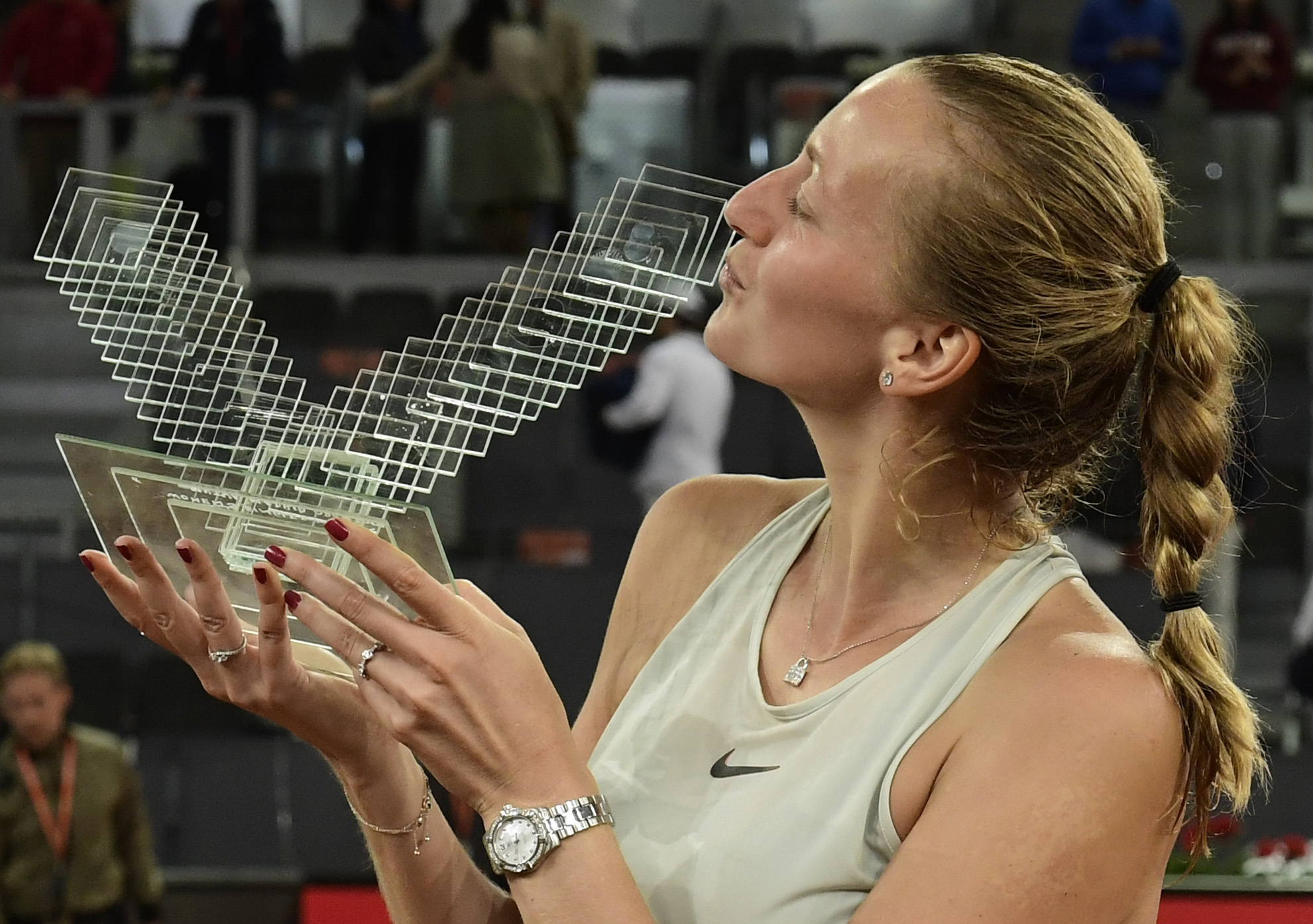 九游体育- 尤尼克斯钢号对照表