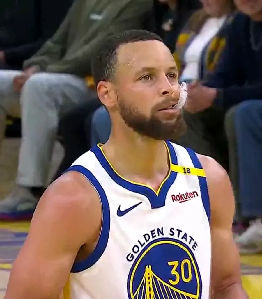 九游体育-库里回归赛场,回归赛场首场状态亮眼,篮网观众沸腾!的简单介绍