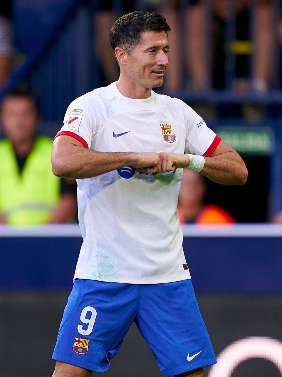 九游-包含莱万多夫斯基迎来十赛季高光表现,皇家马德里球迷沸腾!的词条